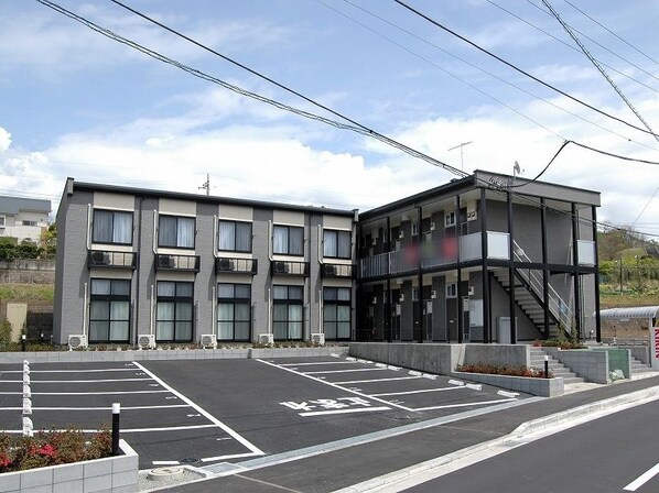 レオパレスカメリアIIIの物件外観写真